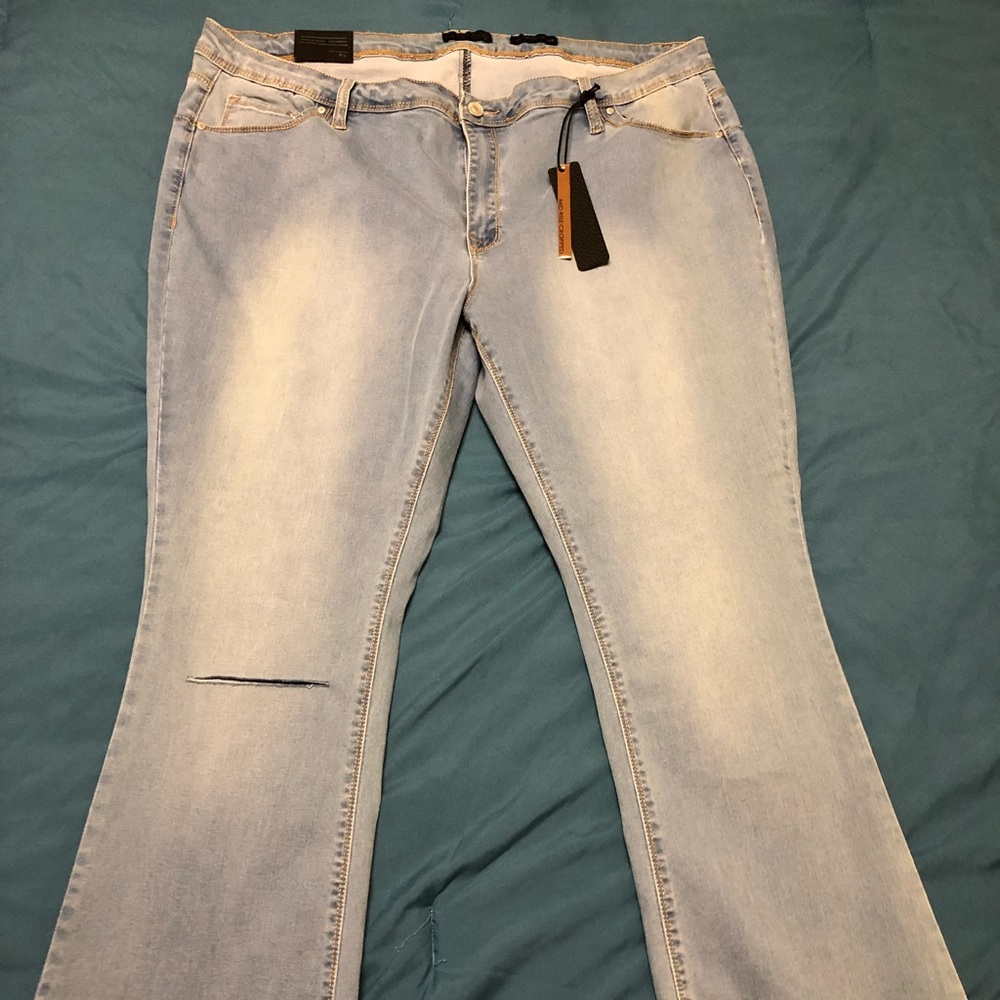 Mid-Rise Cropped Jeans